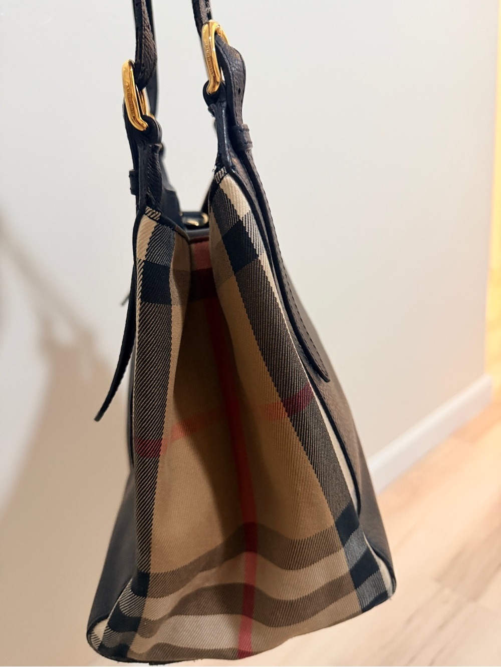 Burberry Black Leather & Vintage Check Shoulder Bag with Gold Hardware - Picture 8 of 9